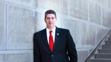 EEUU: Candidato a la gobernación de Missouri publica un llamativo anuncio publicitario(+Video)