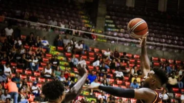 SPB: Trotamundos de Carabobo hace respetar su casa para llevarse el primero de la serie ante Piratas