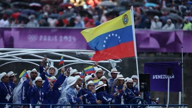 Juegos Olímpicos: Así desfiló la delegación venezolana sobre el río Sena (+Video)