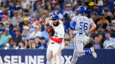 MLB: Vladimir Guerrero Jr. se luce con atrapada de cabeza (+Video)