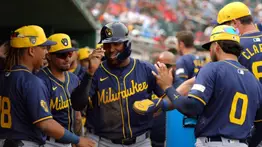MLB: Jackson Chourio aumenta sus juegos multi-hit con otra jornada positiva