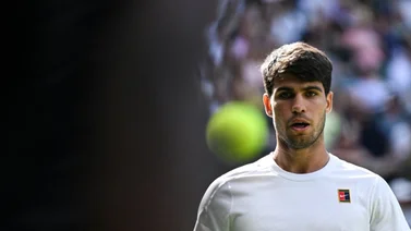 Carlos Alcaraz pisa fuerte ante Tarvet y avanza en Wimbledon
