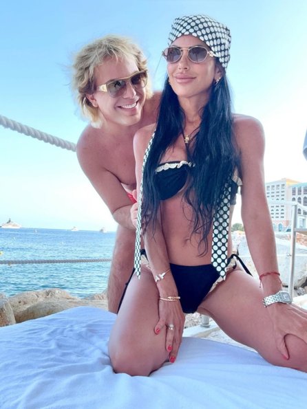 Cristian Castro se hace viral al bailar en toalla junto a su novia ¡Atrevido!  
