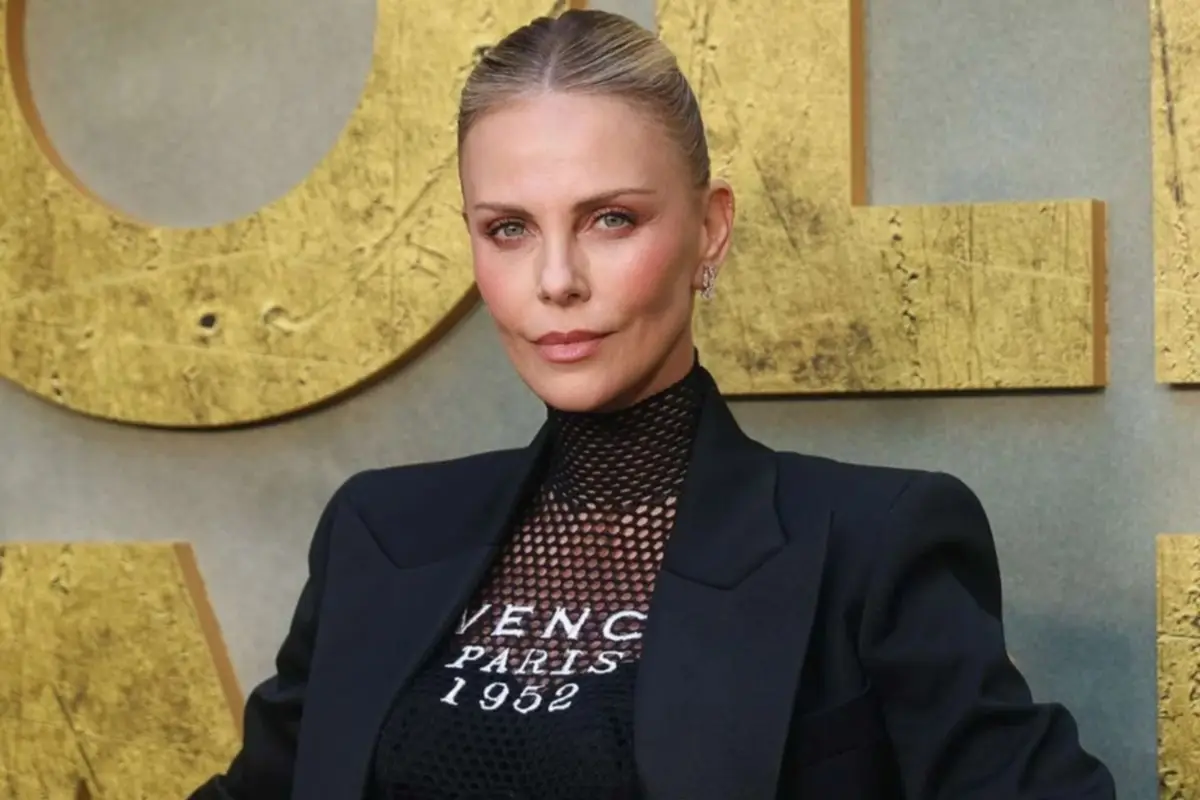 Charlize Theron revela su aventura “más salvaje” con un chico 23 años menor