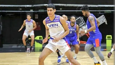 Gigante venezolano de 2,18 metros elegido en el Draft de la NBA G-League