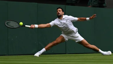 Djokovic se impone a Cobolli e impone un récord histórico en Wimbledon 