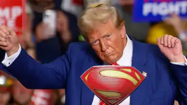 Donald Trump se disfraza de “Superman” para celebrar el estreno del filme Donald Trump se disfraza de “Superman” para celebrar el estreno del filme