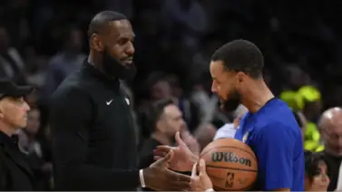 NBA: ¿LeBron y Curry en un mismo equipo? Golden State Warriors estaría negociando con los Lakers por los servicios del Rey NBA: ¿LeBron y Curry en un mismo equipo? Golden State Warriors estaría negociando con los Lakers por los servicios del Rey
