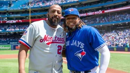 MLB: Vladímir Guerrero Jr. supera los registros de su padre en este renglón (+Detalles)