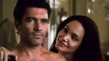 Antonio Banderas recuerda la amarga escena íntima que grabó con Angelina Jolie Antonio Banderas recuerda la amarga escena íntima que grabó con Angelina Jolie