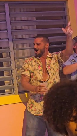 Ricky Martin lo dejó todo en la casa de Bad Bunny en el 'Choli' (+Video)- Ricky Martin lo dejó todo en la casa de Bad Bunny en el 'Choli' (+Video)