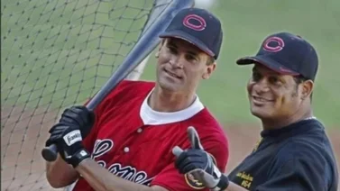 MLB: Bob Abreu recibió este mensaje de Omar Vizquel por el nuevo tributo recibido