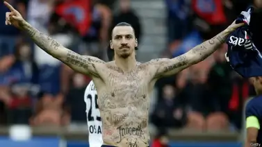 Zlatan Ibrahimovic sorprendió con este video sometiéndose a un doloroso tratamiento en sus costillas (+Video) Zlatan Ibrahimovic sorprendió con este video sometiéndose a un doloroso tratamiento en sus costillas (+Video)