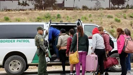 Florida inicia deportaciones masivas desde el centro 'Alligator Alcatraz'