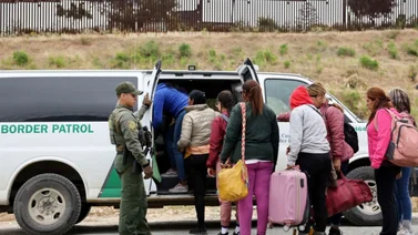 Florida inicia deportaciones masivas desde el centro 'Alligator Alcatraz'