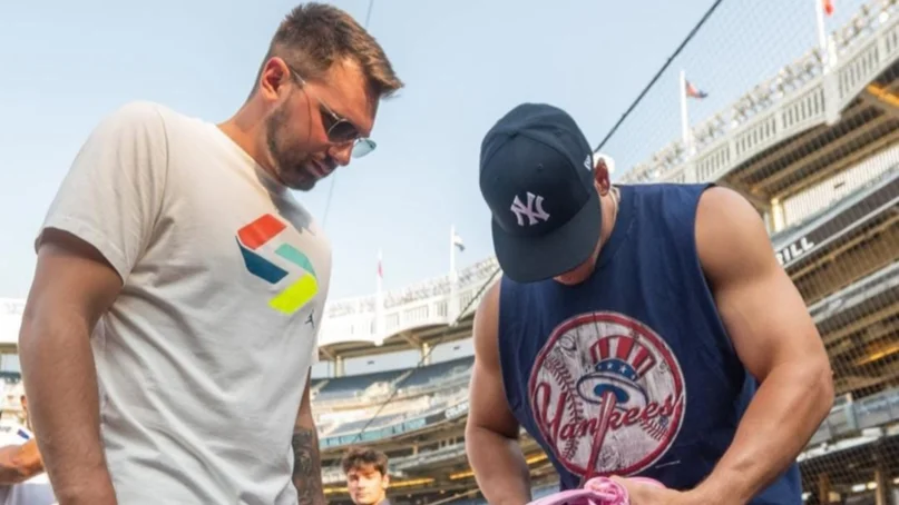 NBA: ¡Encuentro de grandes! Luka Doncic visitó el Yankee Stadium y posó con Aaron Judge (+Video)