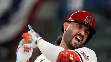 MLB: ¡Preocupación en Arizona! Eugenio Suárez sale del juego tras recibir fuerte pelotazo (+Video) MLB: ¡Preocupación en Arizona! Eugenio Suárez sale del juego tras recibir fuerte pelotazo (+Video)