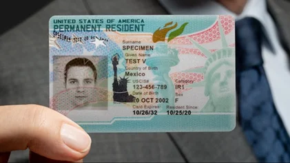Manteniendo tu Green Card: Requisitos esenciales para residentes permanentes en 2025