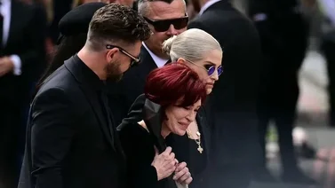 Viuda de Ozzy Osbourne llora desconsolada en su funeral (+Video)