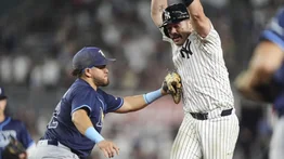 MLB: Mexicano Jonathan Aranda sale del juego tras choque con Giancarlo Stanton (+Video)