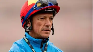 El destacado fusta Frankie Dettori sufre aparatoso accidente automovilístico El destacado fusta Frankie Dettori sufre aparatoso accidente automovilístico