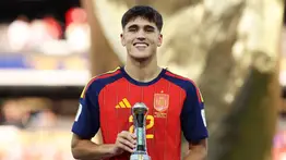 El muro español: Pau Cubarsí recibe el premio al Mejor Jugador Joven