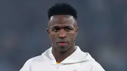 El delantero brasileño renueva su imagen antes de encarar la nueva temporada