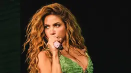 Shakira se reúne con dos estrellas de la NBA al finalizar su show en Brooklyn