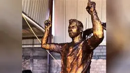 Escultura de Messi ayudará a las víctimas del terremoto en La Guaira