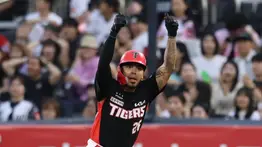 Harold Castro llegó a 11 jonrones en la KBO