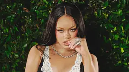 Rihanna deslumbra en lencería para nueva campaña de ropa interior