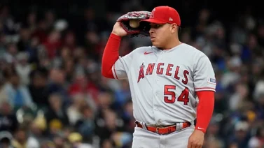 MLB: Rehabilitación de José Suárez es detenida por molestias en su hombro