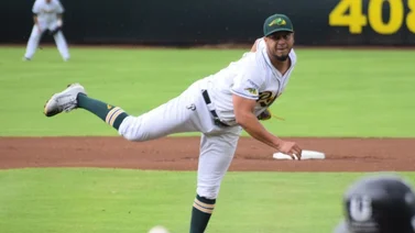 LMB: Yoimer Camacho alcanzó su victoria 11 de la temporada con los Pericos de Puebla