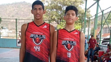 Descubre al prospecto venezolano de 14 años y 1.98 metros que juega en Italia