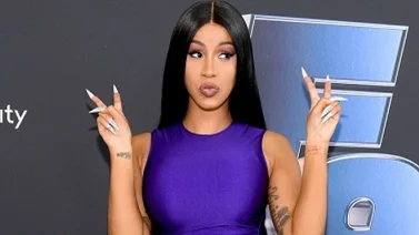 Subastarán micrófono que Cardi B lanzó a un fanático