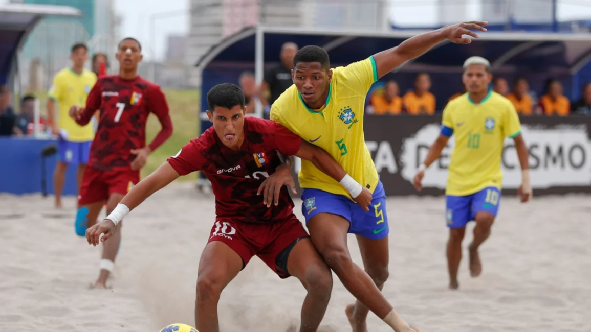 Brasil y Paraguay lideran el Sudamericano de fútbol playa, tras