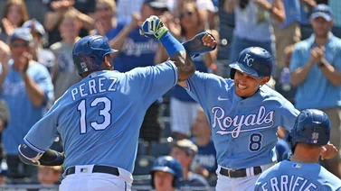 Salvador sigue escalando puestos ofensivos en Kansas City