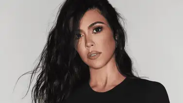A los 44 años Kourtney Kardashian presume su embarazo con diminuto bikini naranja  A los 44 años Kourtney Kardashian presume su embarazo con diminuto bikini naranja