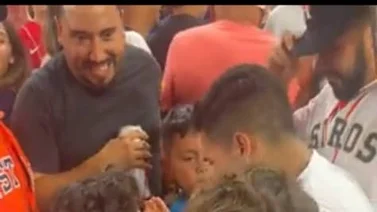 MLB: ¡Emotivo! Mira la reacción de este niño cuando José Altuve le regala su camiseta (+video)