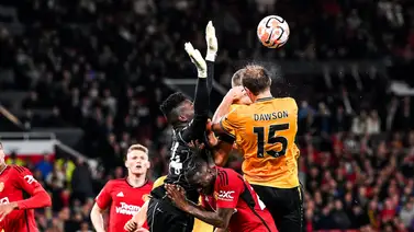 Trio de árbitros son sancionados tras el escándalo en el inicio de la Premier League Trio de árbitros son sancionados tras el escándalo en el inicio de la Premier League