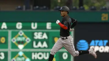 Devers tiene 23 años en los Marlins Devers tiene 23 años en los Marlins