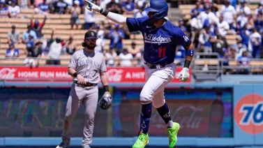 MLB: Miguel Rojas exhibe su poder ante los Cerveceros (+Video)