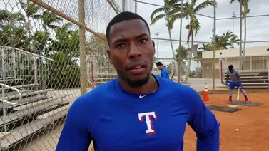 MLB: el cubano Julio Pablo Martínez una grata sorpresa en los Rangers de Texas en esta temporada