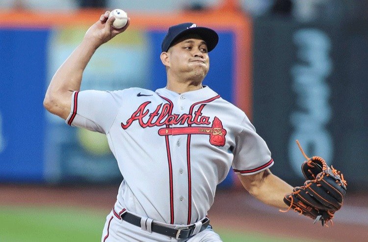 Yonny Chirinos gana su primer juego con el uniforme de los Bravos de Atlanta  - El Carabobeño