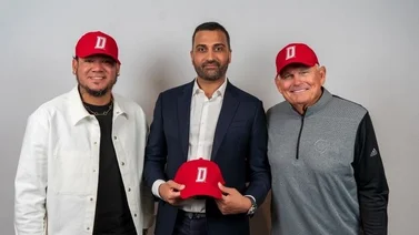  Este es el juego inaugural de la liga de beisbol de Dubai.
