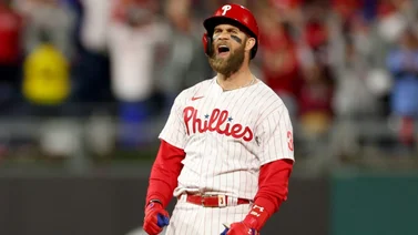 MLB: ¡Velocidad pura! Bryce Harper conectó jonrón dentro del parque (+Vídeo)