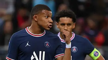 Con el vestuario en contra: Le quitan el brazalete de capitán a Kylian Mbappé en el PSG Con el vestuario en contra: Le quitan el brazalete de capitán a Kylian Mbappé en el PSG