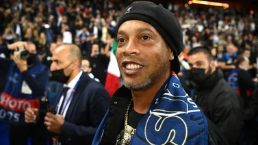 Ronaldinho podría volver a la cárcel por estafa