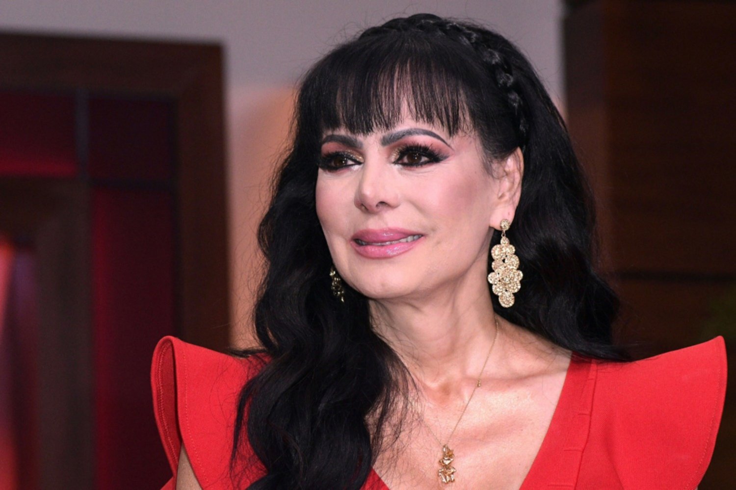 Maribel Guardia en minivestido transparente presume el cuerpazo que se  gasta a los 64 años