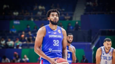 Copa Mundial de Baloncesto: ¡Como un tractor! Mira la gran canasta de Karl Anthony Towns sobre la defensa italiana (+Vídeo)